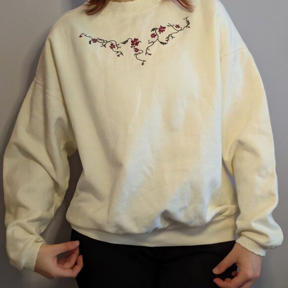 Vintage lace collar Northern Reflections sweatshirt - Flower Embroidery!! - Picture 3 of 4